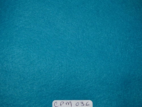 Destocage (petite tache)Feutrine Cinnamon 45*35cm   de couleur bleu paon ref 036 (attention bleu moi
