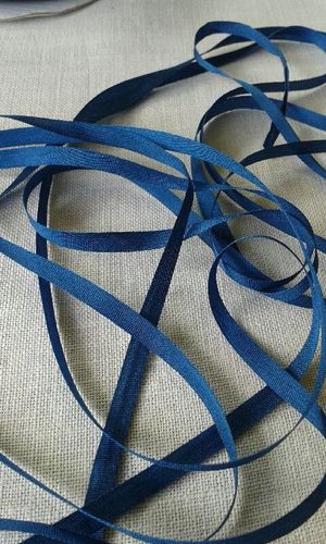 Ruban de soie uni col. bleu foncé en 4mm
