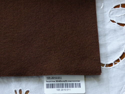 Feutrine Cinnamon de couleur marronnier  30cm*45cm ref 011